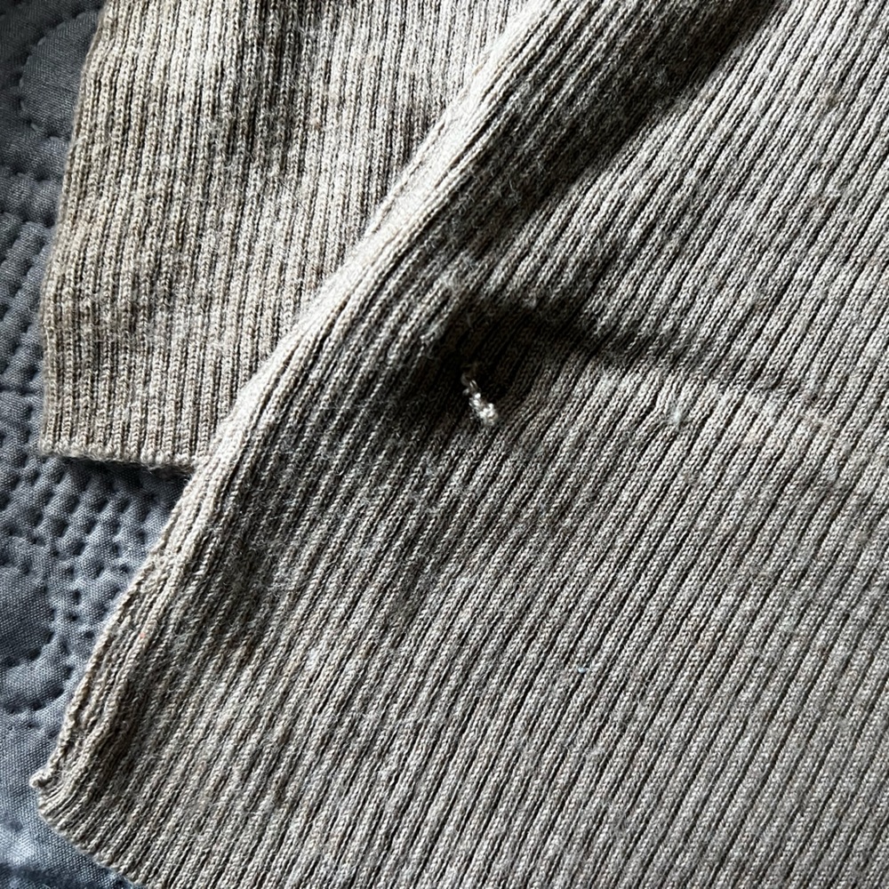 Uniqlo Wool Long Sleeve Ribbed Turtle Neck - Picture 7 of 7